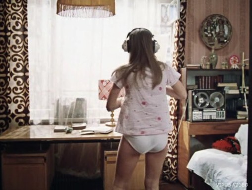 Наталья Вавилова засветила голую грудь в фильме «Москва слезам не верит», 1979